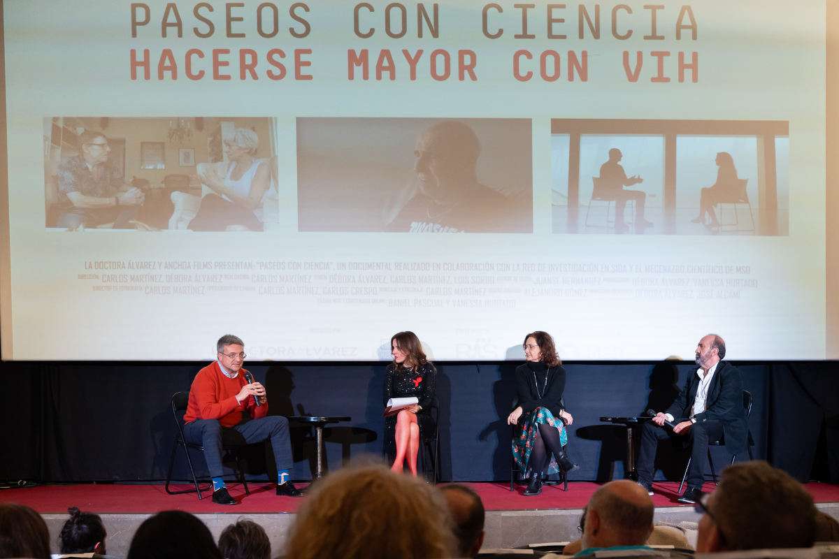 ‘Paseos Con Ciencia. Hacerse mayor con VIH’ en el Palacio de la Prensa de Madrid